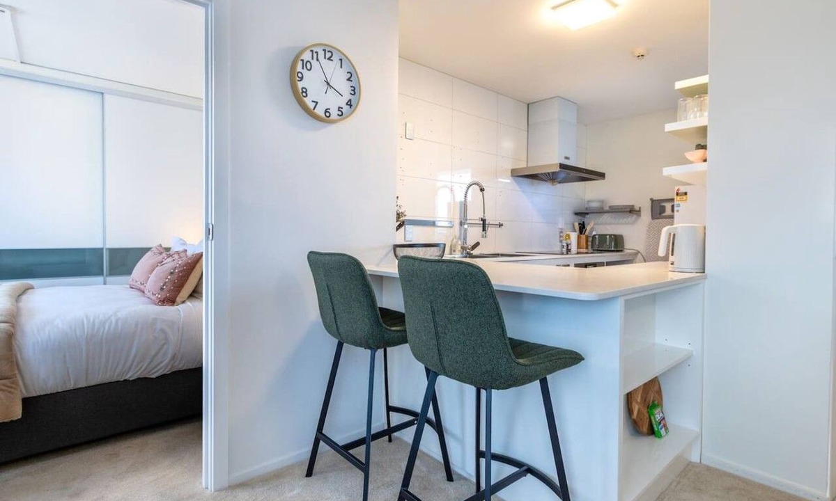 Christchurch City Centre House | 1 Bed CBD Apartment | Private Balcony & Carpark