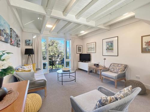 Akaroa Apartment | 1-Bedroom Retreat with Spa Bath & Harbour Outlook