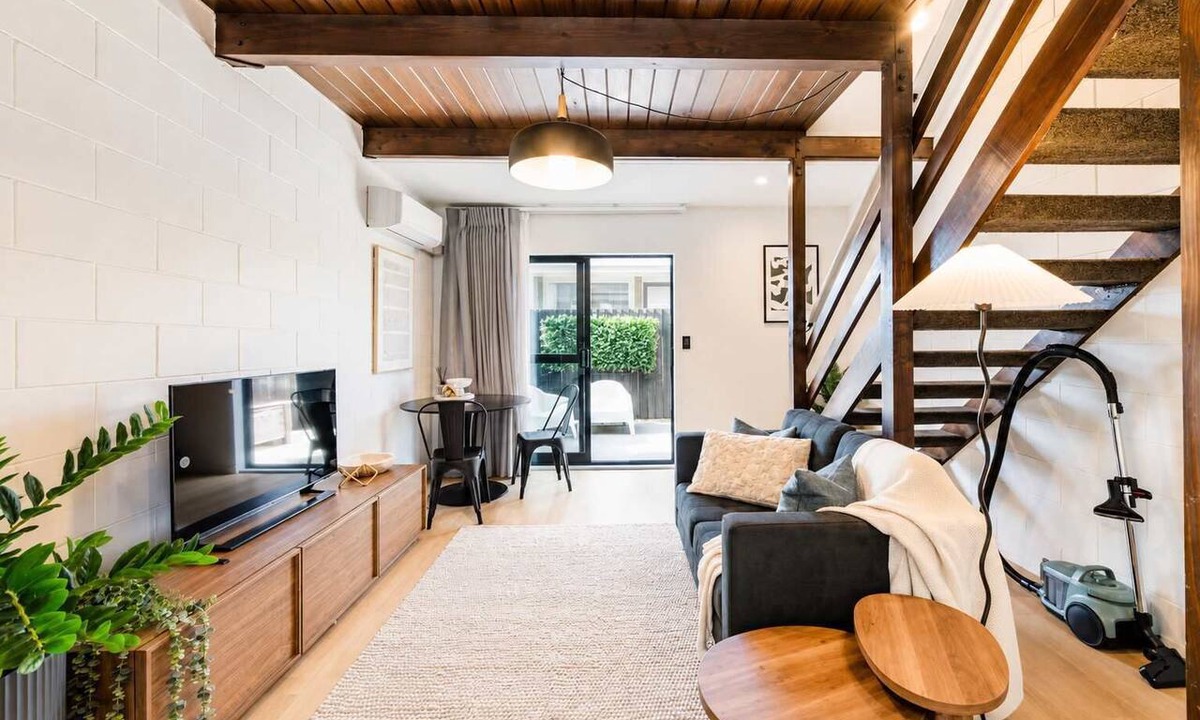 Edgeware Apartment | 1BR with Courtyard + Parking | Near CBD