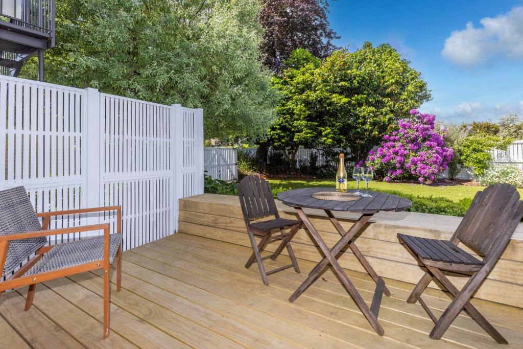 Hamilton East Apartment | 2 Bedroom Home away from Home near CBD & private parking
