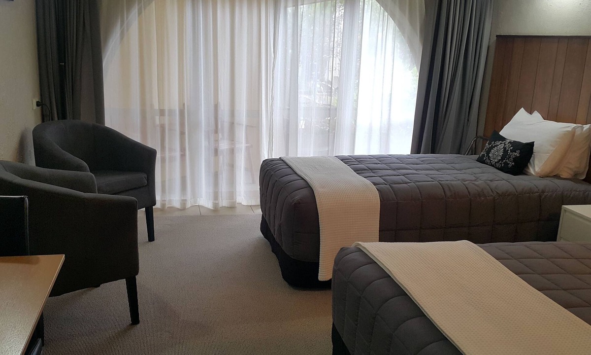 New Plymouth Hotel | 299 on Devon West