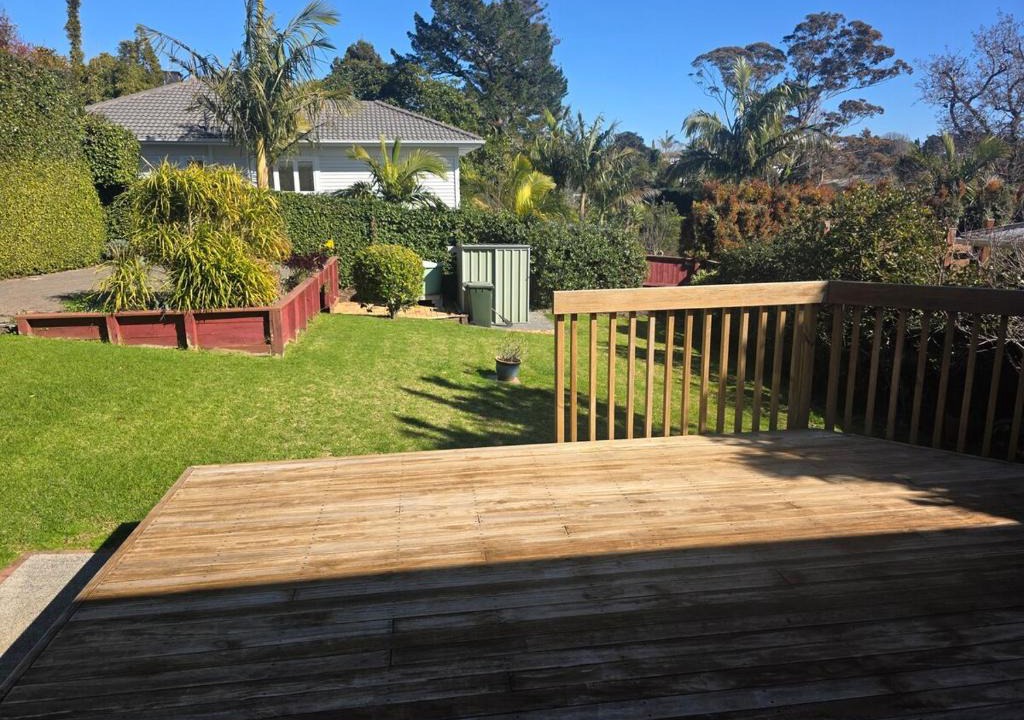 Auckland House | 3 bed 2 bath home, 10 min walk to train & shops