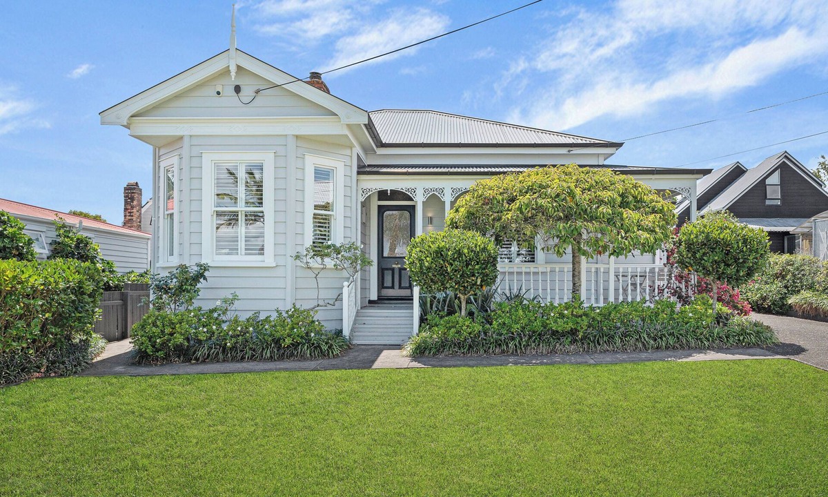 Devonport House | 3-bedroom Devonport villa near village