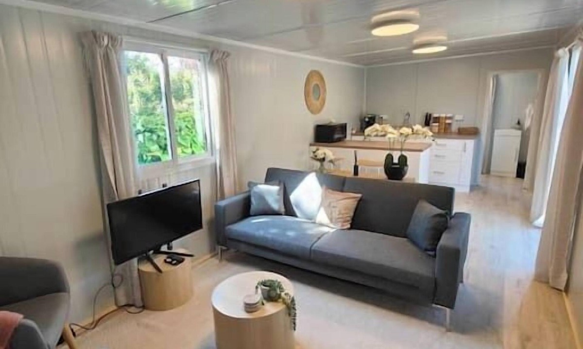 Woolston House | 30m² Tiny Home w/Parking | 5 mins to One NZ Stadium