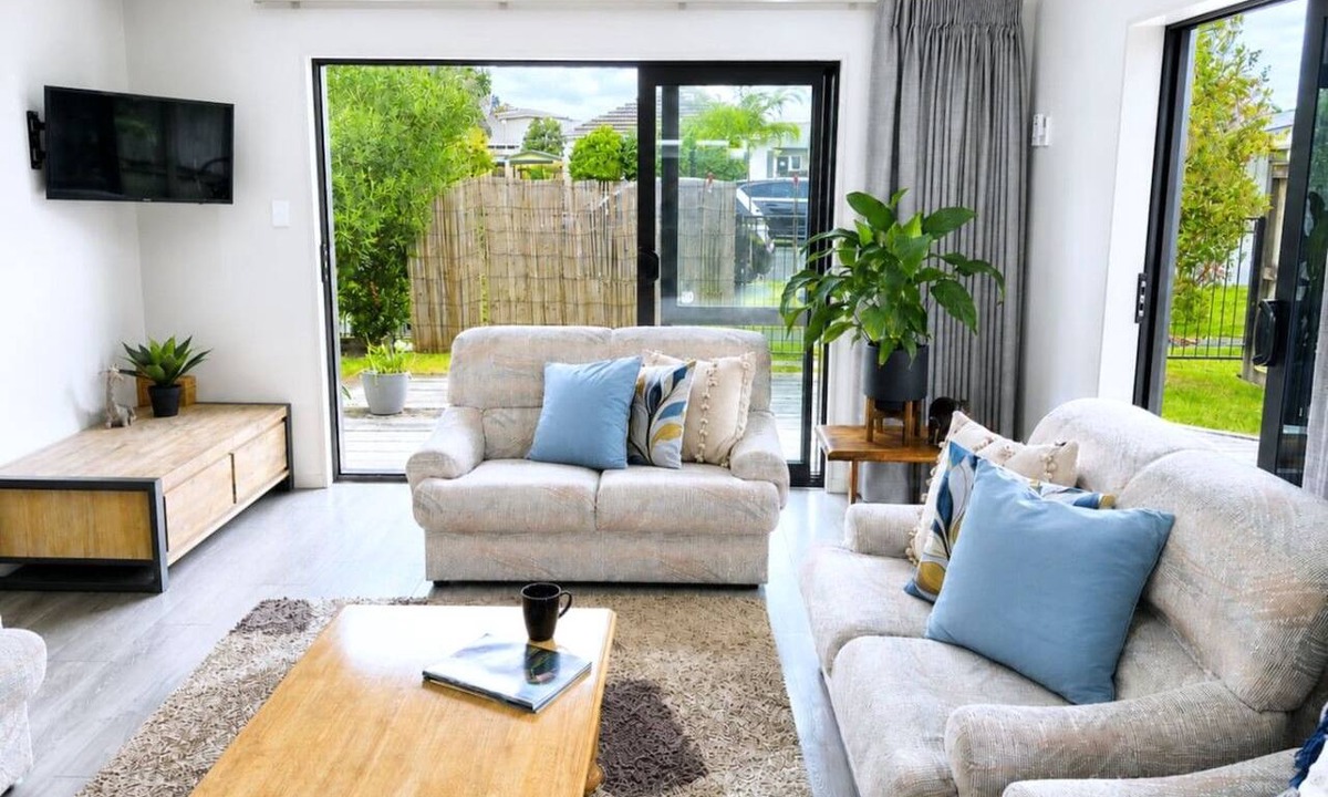 Panmure Villa | 3BR Home Parking Sleeps 6 Near Transport