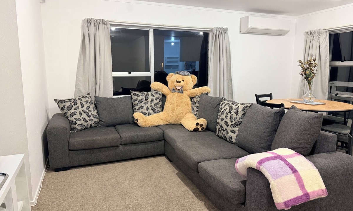 Auckland House | 3BR Home - Walk to Train, Lynn Mall & Westgate