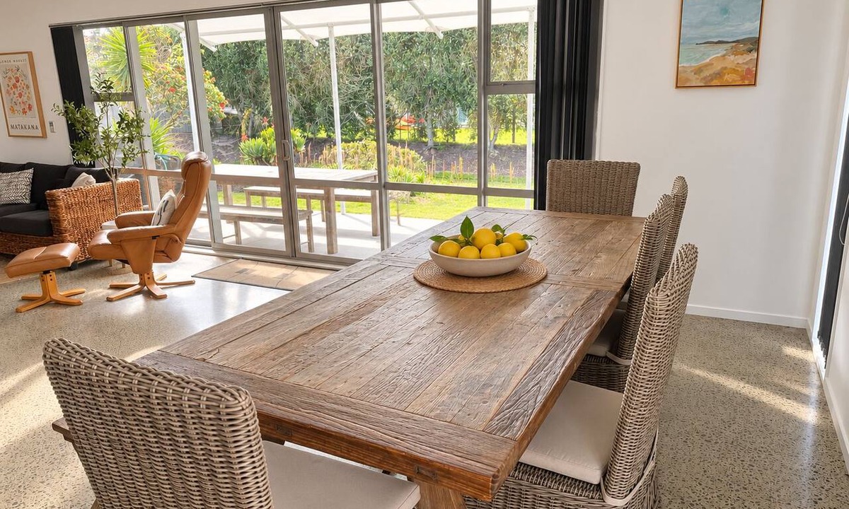 Omaha House | 5 bedroom beach house | 3-min walk to beach | Sleeps 12 🏝️