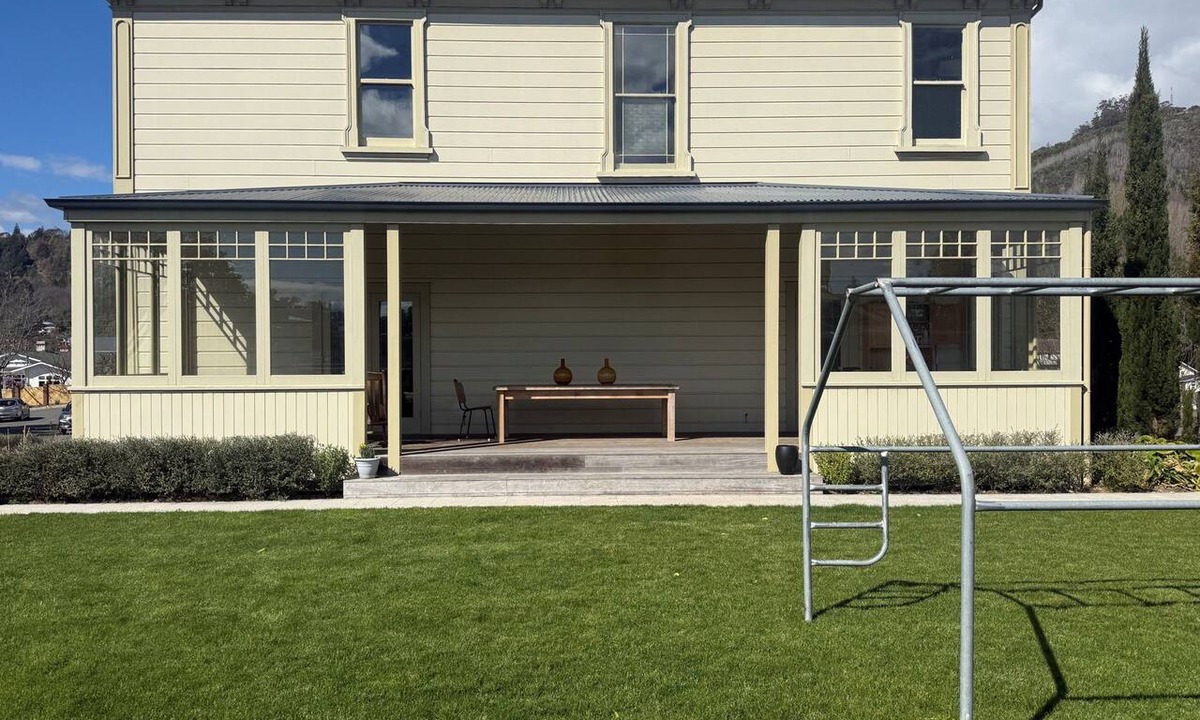 Nelson South Hotel | 5-bedroom house in central Nelson perfect for two family holiday