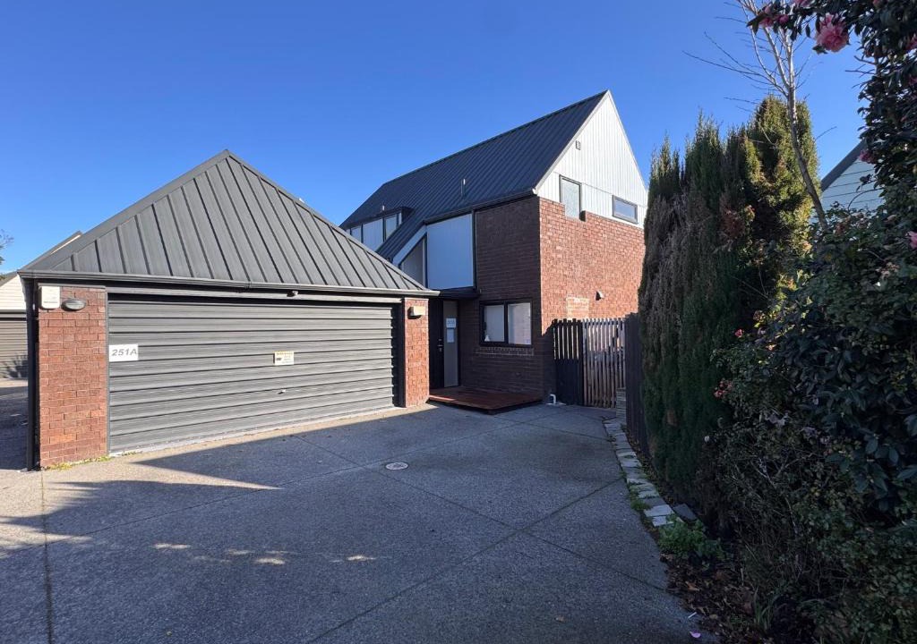 Burnside Apartment | 5 Minutes Airport, 3 Bedroom 6 Guests