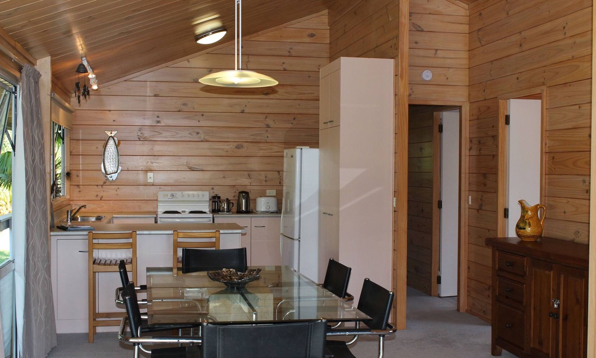 Matarangi House | 5 minutes walk to beautiful beach & shops, fully fenced section pet friendly.