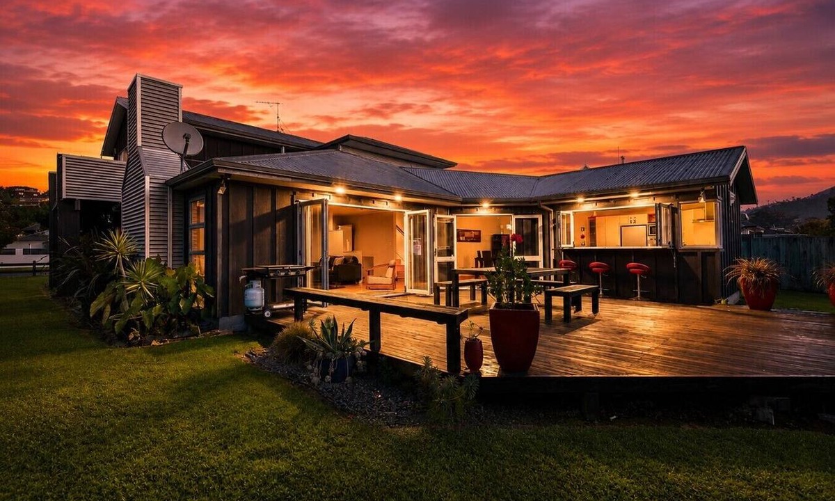 Kawaha Point House | 5BR-Sleeps 12, 50m to Lake Near CBD & Attractions