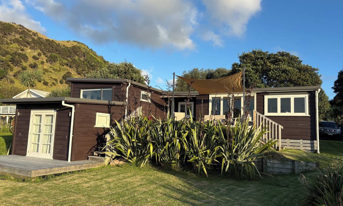 Port Waikato House | A restorative stay where the mighty Waikato awa meets the Tasman Sea
