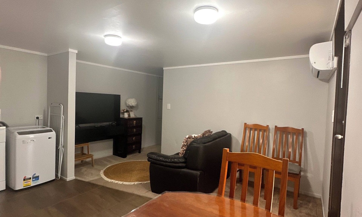 Springfield Apartment | A space of your own. Central and peaceful.