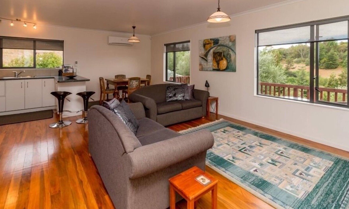 Puketapu House | A Touch of Country Close To Town -LangTree Cottage