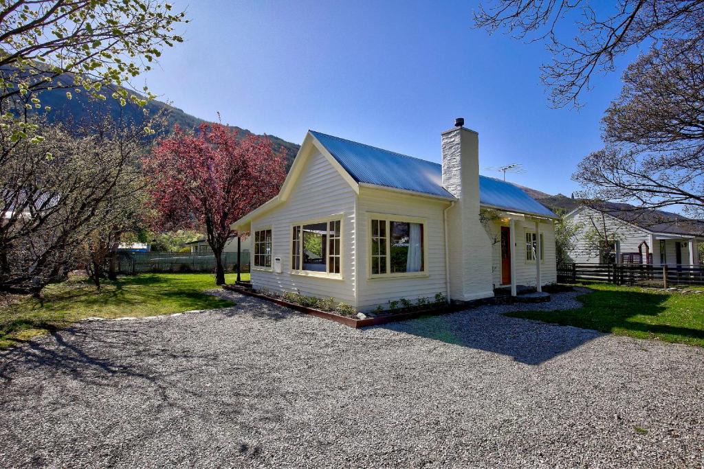 Arrowtown House | Aberdeen Cottage - Nestled in the Heart of Arrowtown - New!