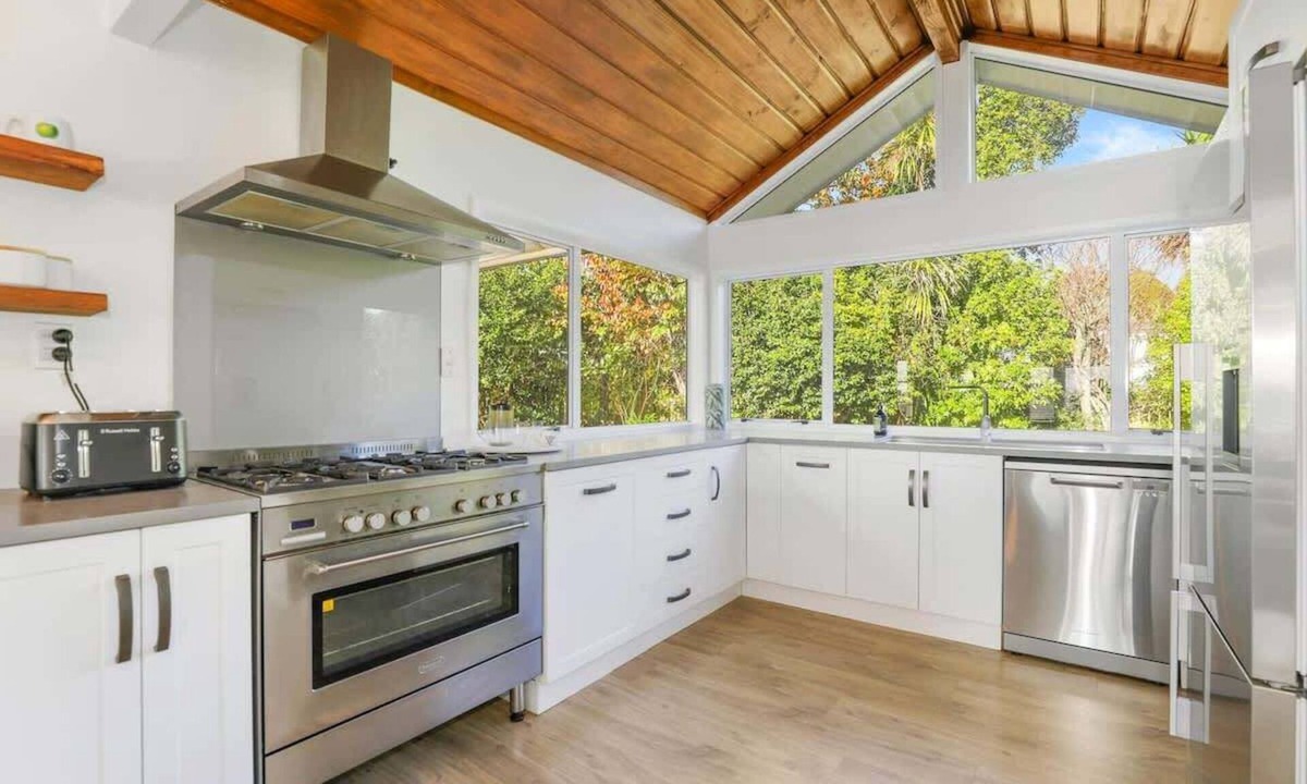 Lynmore House | Absolute Redwoods - Ride to the Forest, Sleeps 6