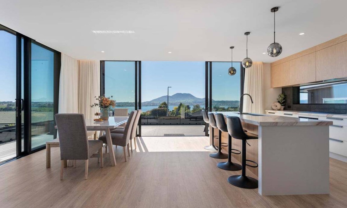 Acacia Bay House | Acacia Bay Views