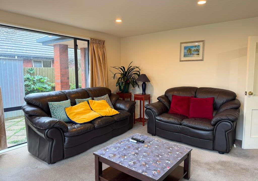 Avonhead House | Affordable 4BR Home Near Airport Sleeps 8