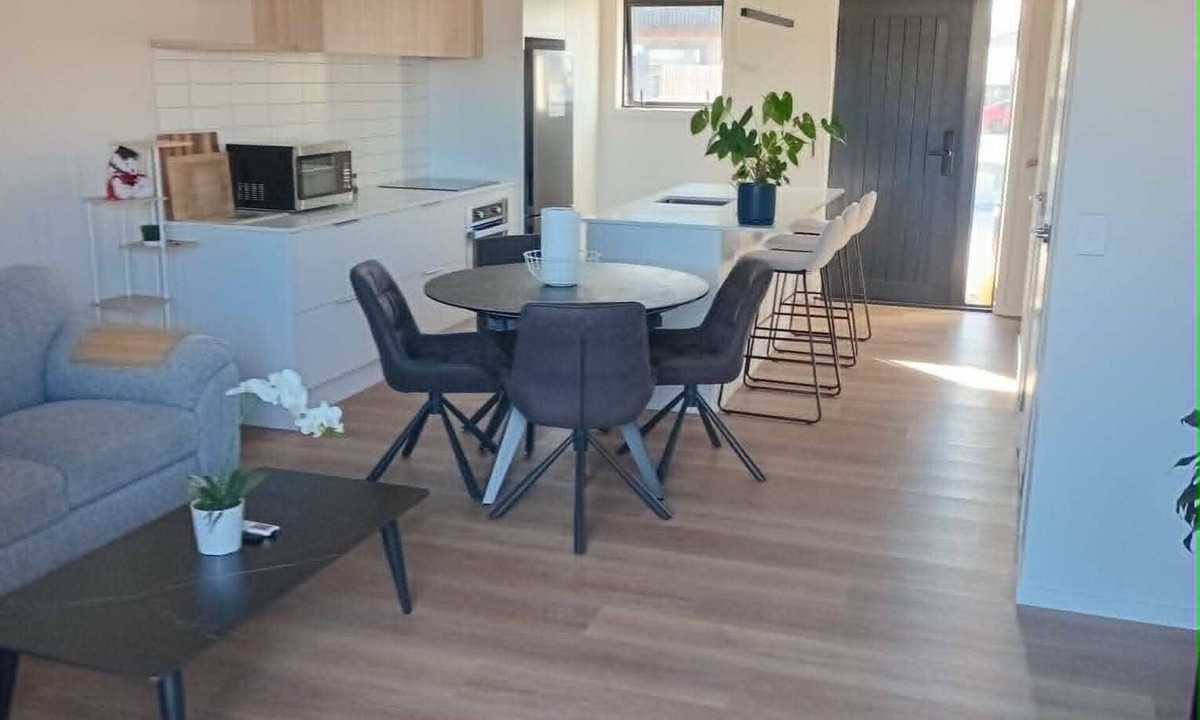 Trentham Apartment | Affordable Entire House - Perfect for Families and Groups