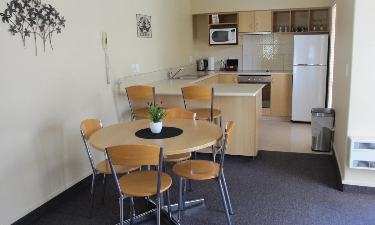 North Dunedin Hotel | Alhambra Oaks Motor Lodge
