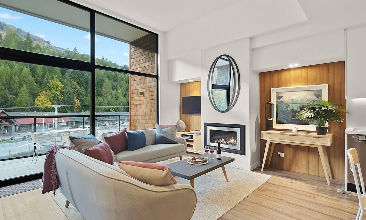 Arthur's Point Apartment | Alpine View Penthouse