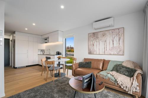 Albert Town House | Alpine Views From Modern Townhouse - Close To Wanaka