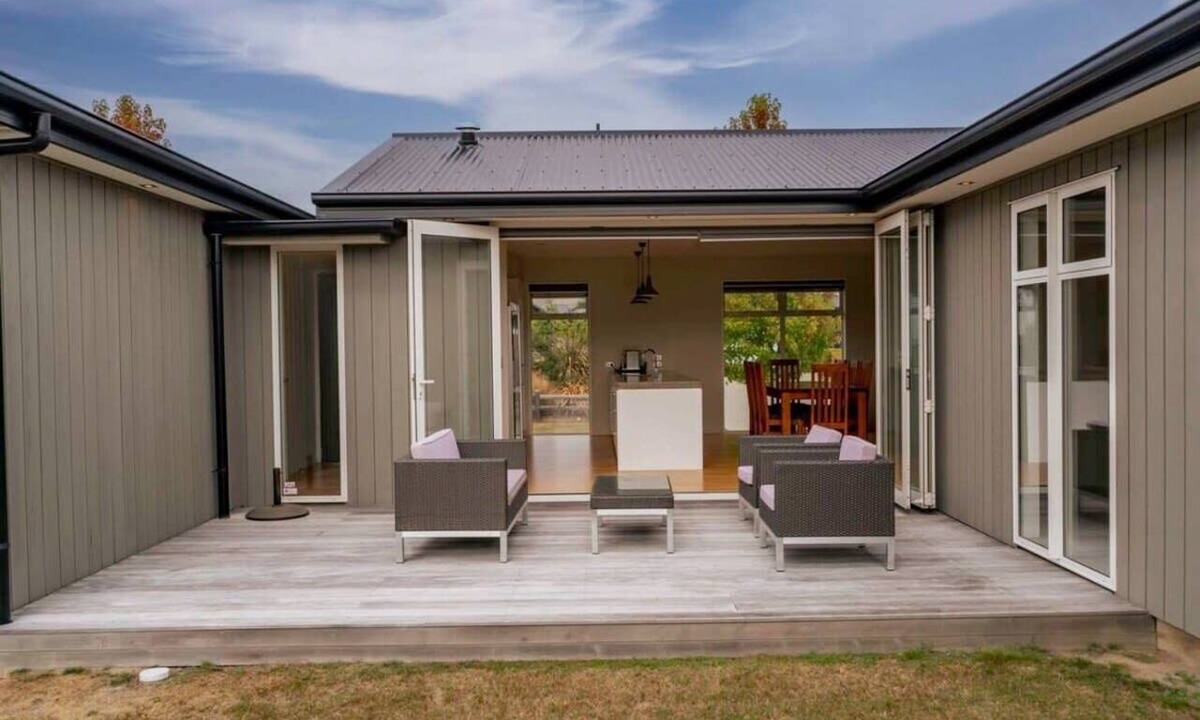 Wanaka House | Alpine Views Retreat in Wanaka - Family Friendly
