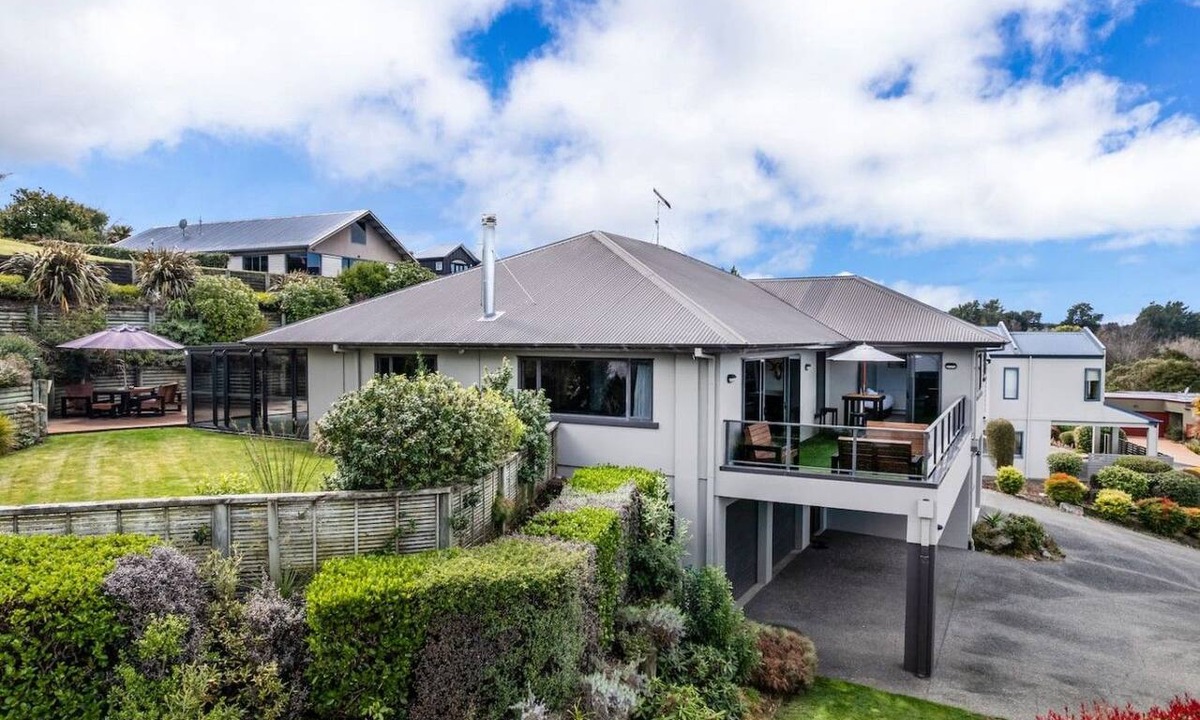 Rangatira Park House | Amazing Views & space Galore
