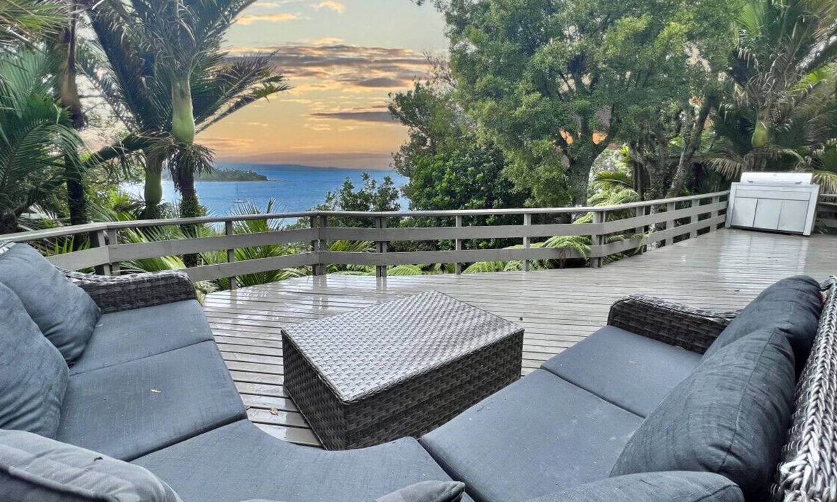 Omiha House | An idyllic couples retreat with your own private beach