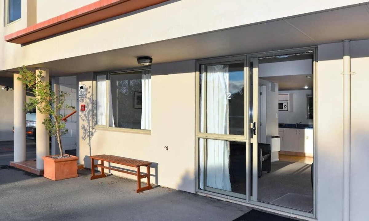 Addington Hotel | Anika Motel