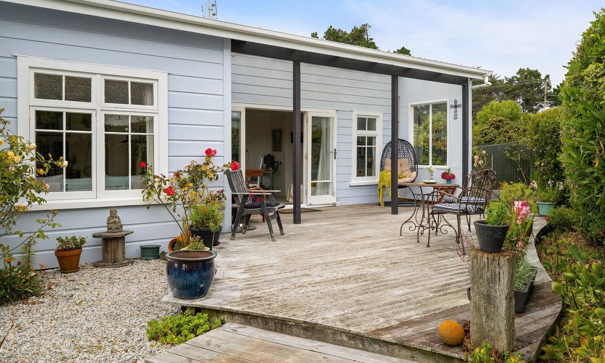 Aramoana House | Aramoana garden cottage close to the beach