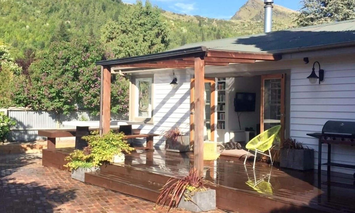 Arrowtown Cottage | Arrowtown Gem - Pet Friendly Arrowtown Cottage.