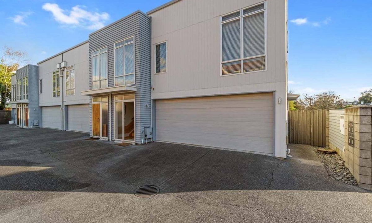 Hamilton East Apartment | At Home on Dawson - Hamilton