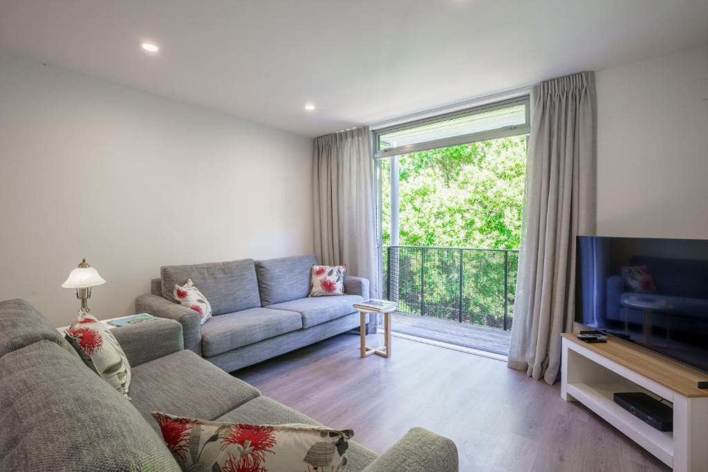 Parnell Apartment | Auckland City Escape Modern Home with Spa Pool