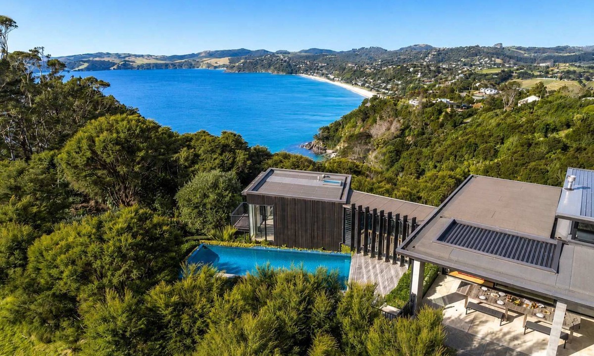Ostend House | Aumoana - Pool, Spa & Sea Views of Onetangi