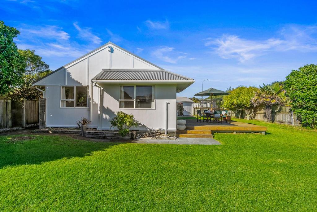 Otaki Beach House | Babbacombe Bach - Otaki Beach Holiday Home