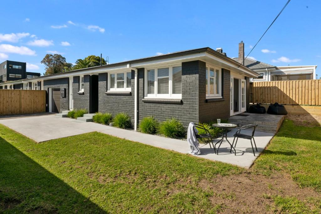 Mount Maunganui House | Bach on Pitau - Mt Maunganui Holiday Home