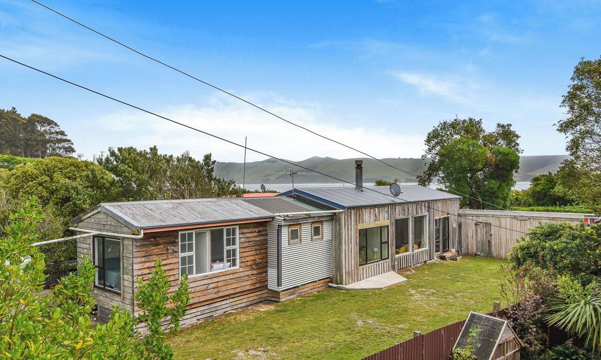 Dunedin House | Bach on the Beach- The Sheds