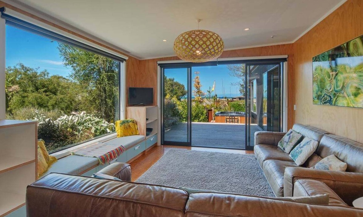 Marahau House | Bach7 by the Sea - Spa Pool, Views, Walk to Beach!