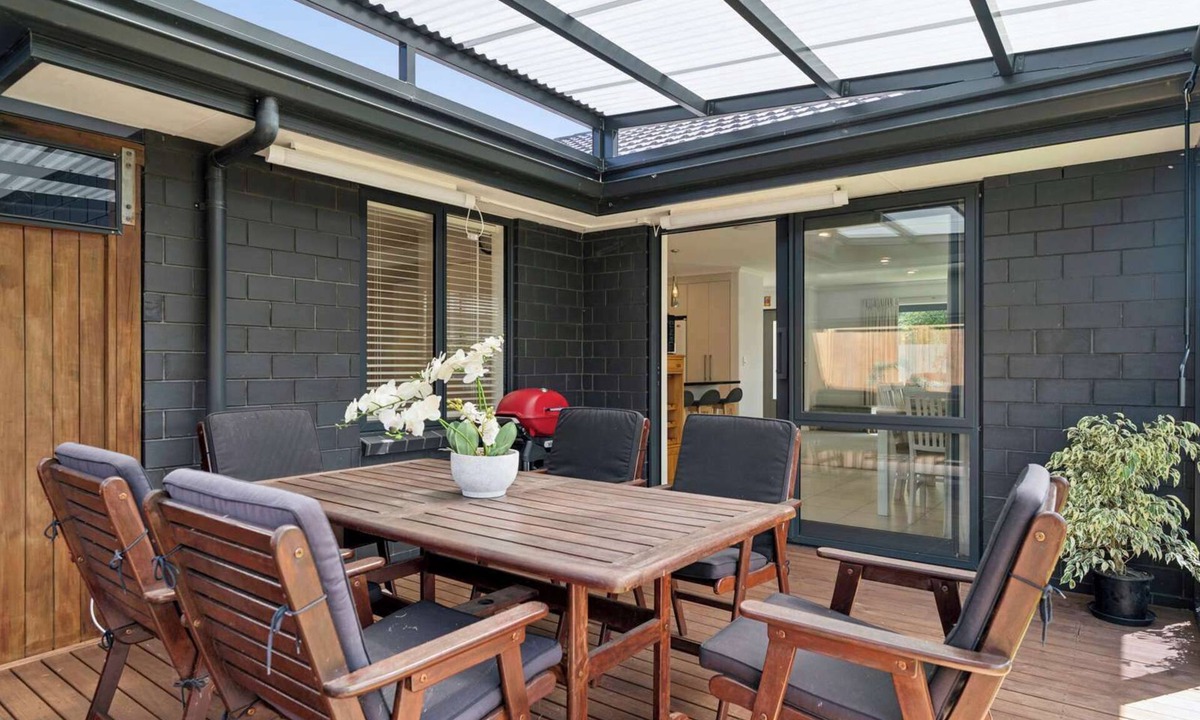 Rotorua House | Basil Inn - Covered Deck & BBQ, Sleeps 6
