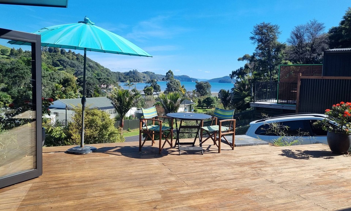 Coromandel Cabin | Bay View Bach - Perfect Couples Getaway - Sea Views/Sunsets - Spacious Deck-WiFi