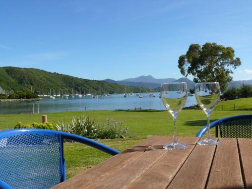 Waikawa Bay Hotel | Bay Vista Waterfront Motel