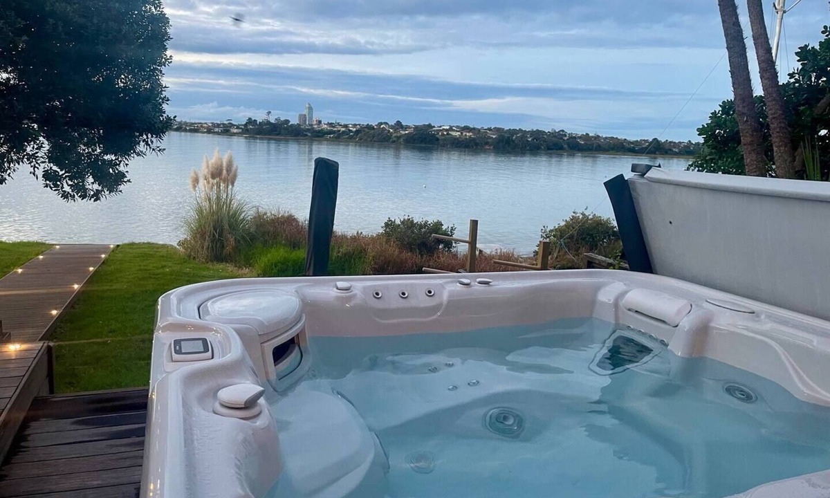 Bayswater House | Bayswater Waterfront Paradise by Bespoke Stays