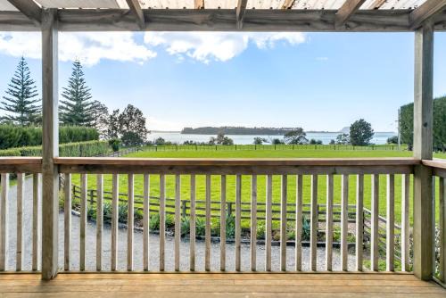 Whakamarama House | Bayview Cottage - Whakamarama Holiday Home