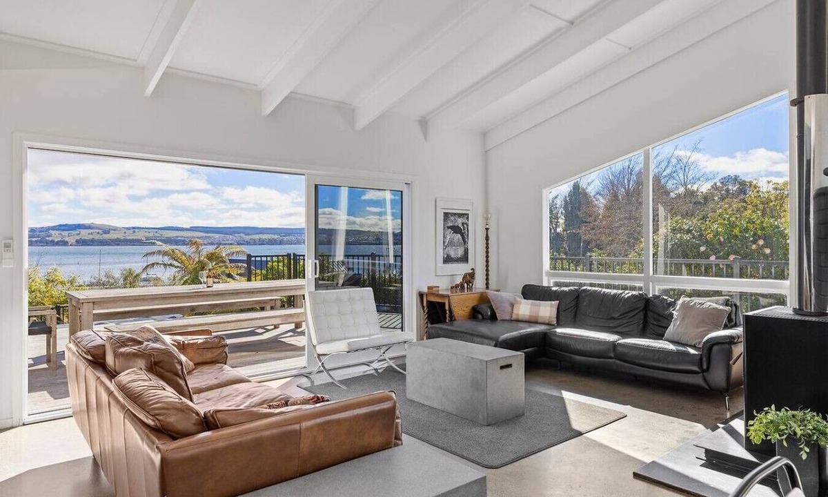 Two Mile Bay House | Bayview Modern, Stunning views & Hot Tub