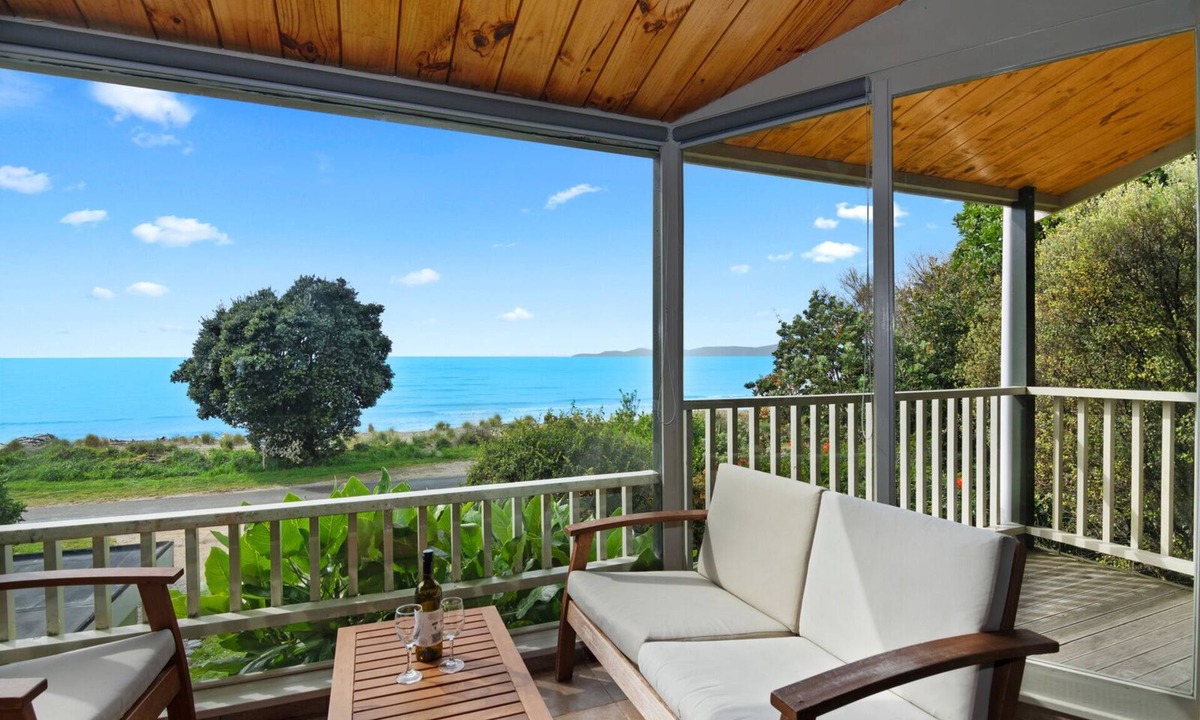 Collingwood House | Beachfront home-dogs allowed
