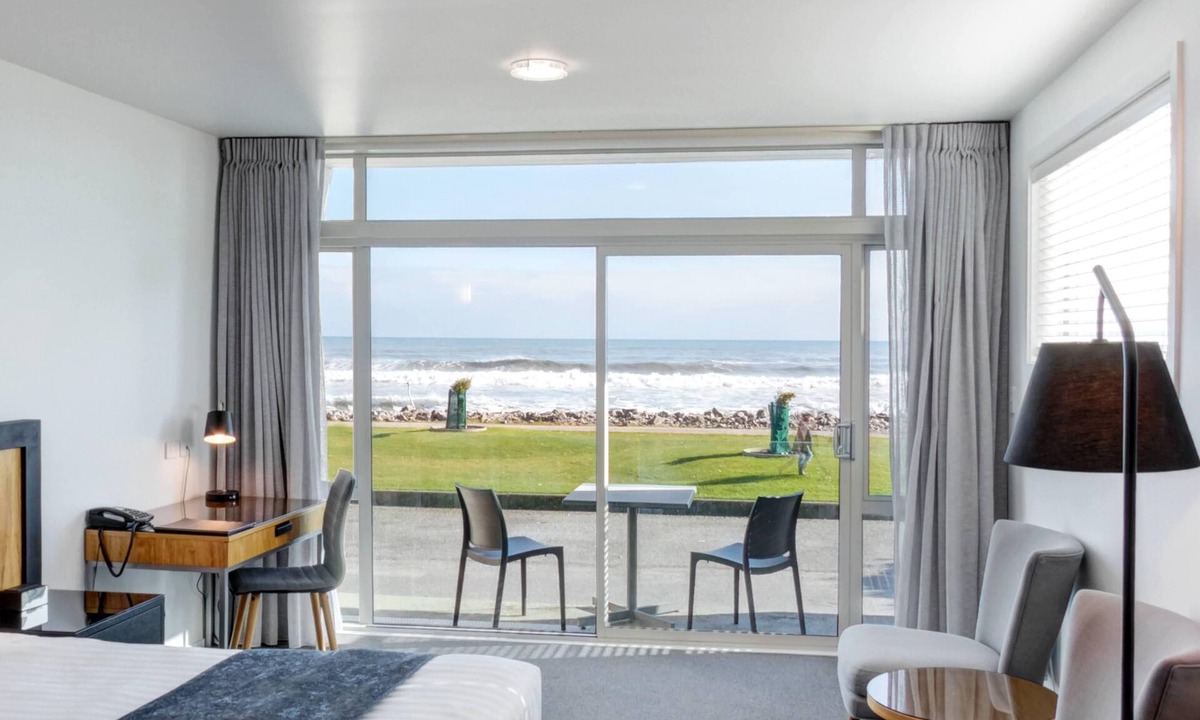 Hokitika Hotel | Beachfront Hotel