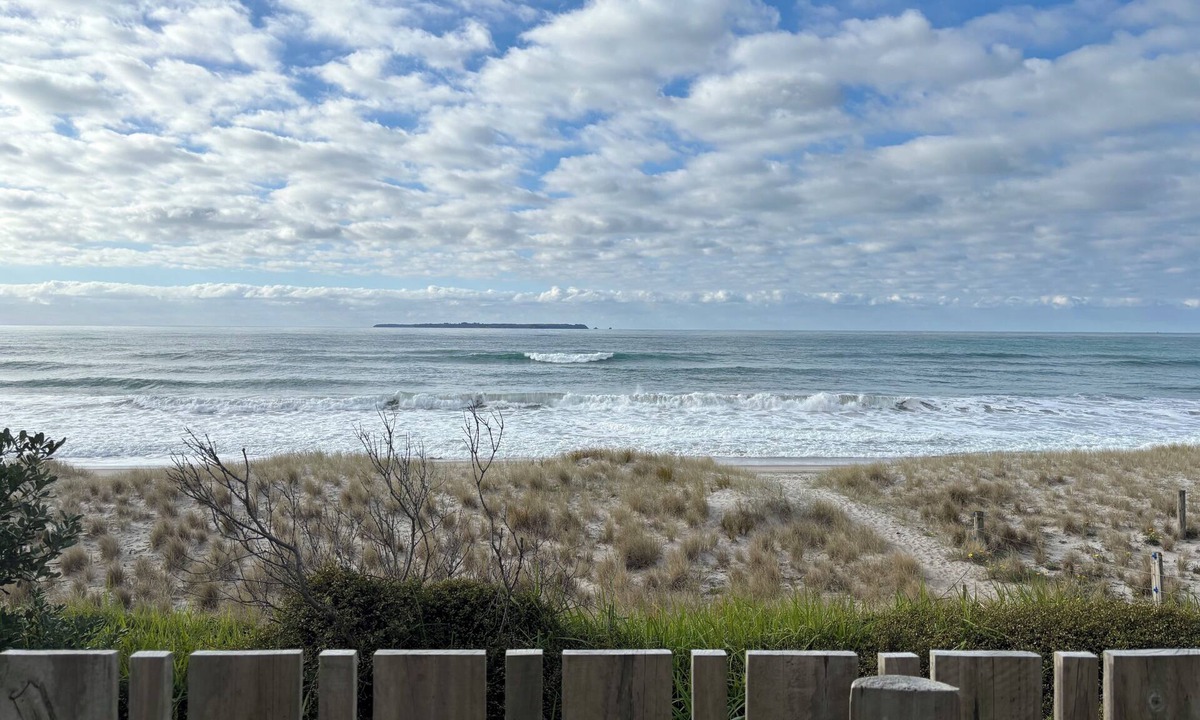 Papamoa Beach House | Beachfront- Laid back, quintessential Kiwi bach.