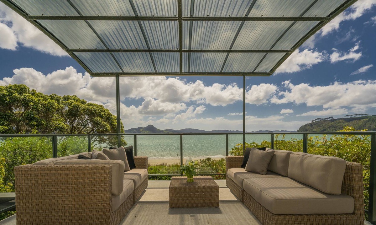 Cooks Beach House | BEACHFRONT MODERN HOME - COOKS BEACH HOLIDAY HOME in Cooks Beach