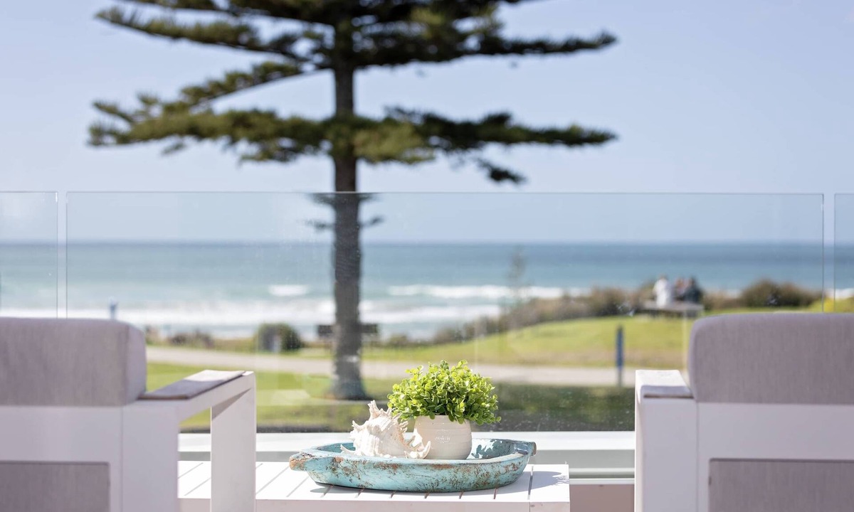 Mount Maunganui House | Beachside Blue - Stunning ocean views